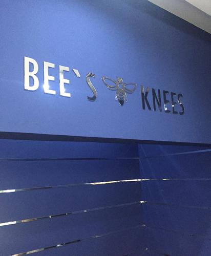 Bee's KneesПлоские зеркальные буквы